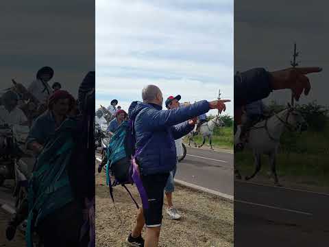 promeceros de la cruz gil llegando a caballo el 8 de enero del 2026 a Mercedes corrientes santuario