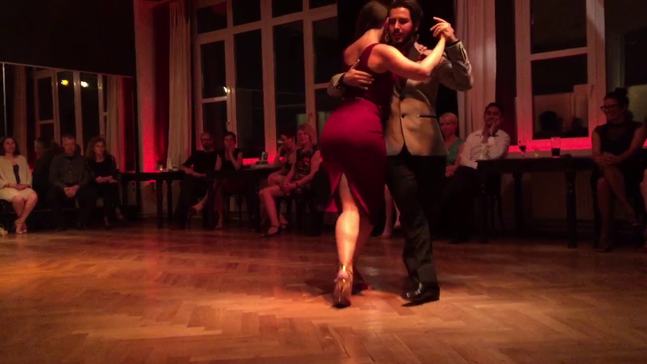 Natasha Lewinger y Haris Mihail 4/5 bailan la Milonga "La Cicatriz" de Juan d'Arienzo