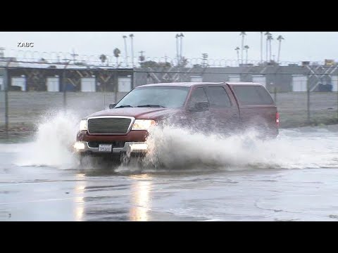 Extreme weather slams both coasts in US