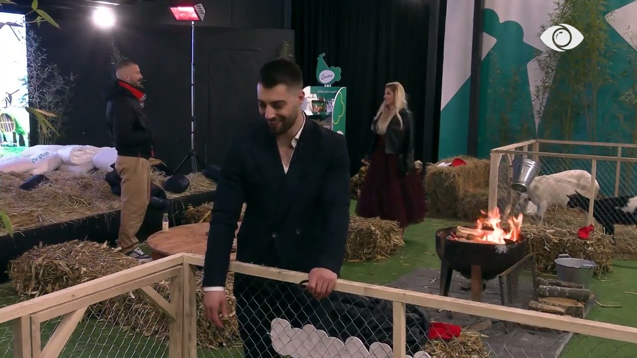 “Po na lodh veshët ky”/ Meritoni ankohet për gjelin, Romeo: O Mondi…