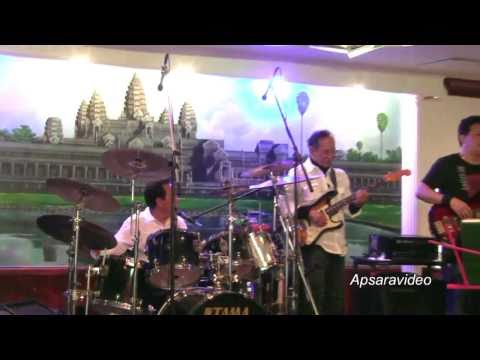 Thoung is  singing a Sin Sisamuot Song "Kjall Tunlay" at Grand Paradise