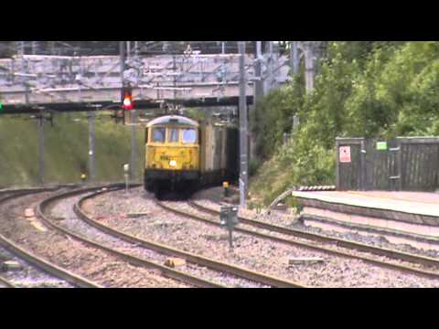 86627 and 628 flying through Tamworth on Ditton-Felixstowe liner