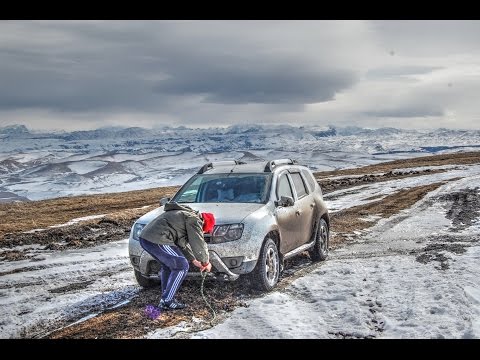 Hyundai Tucson застрял. Вытаскиваем Дастером