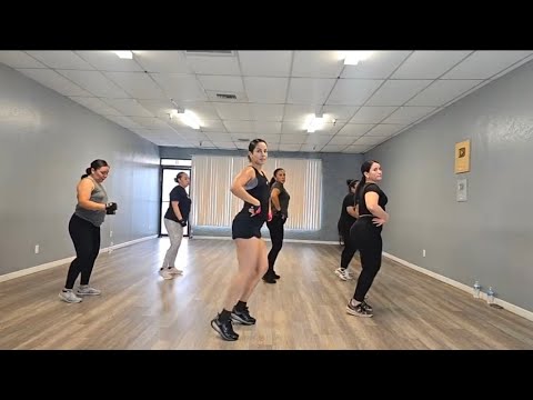 CARDIO DANCE WITH CLAU & PATY está en vivo