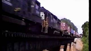 preview picture of video 'NS train 221 crossing Frey Creek near Spartanburg, SC. (1990)'