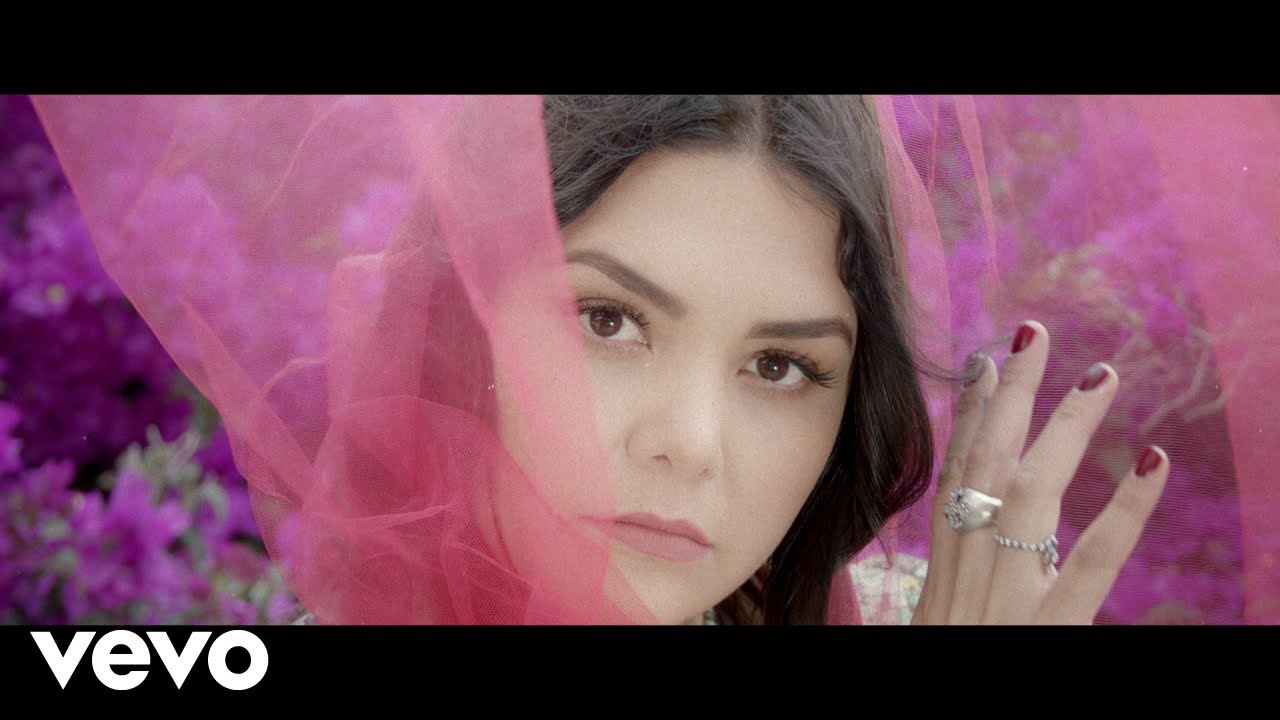 Yuridia — Él Lo Tiene Todo