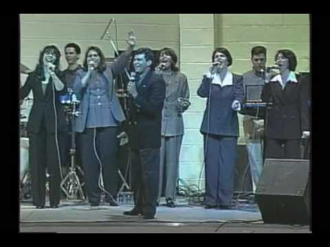 Me Rendo Ao Teu Trono - Comunidade Carisma
