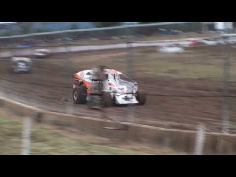 Hotlaps at the NSW V8  Dirt Modified Title Gunnedah 2009
