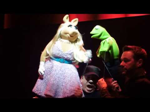 The Muppets Take The O2 - Kermit, Piggy and 'The Boo Danube'