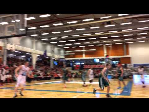 Roope Ahonen vie Bisonsin kolmosella 83-74-johtoon