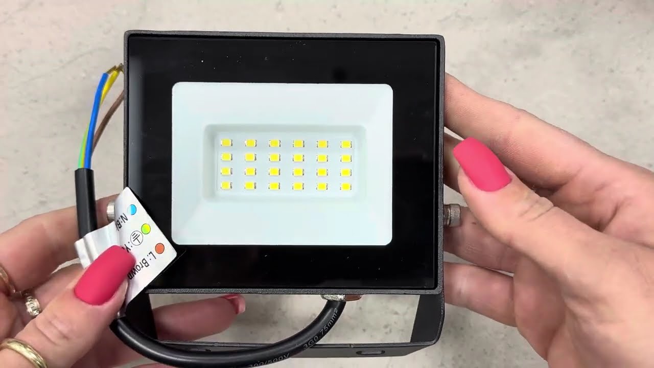 Cвітлодіодний прожектор ARDERO LL-1020ARD 20W 1600Lm 6500K чорний IP65 (80016)