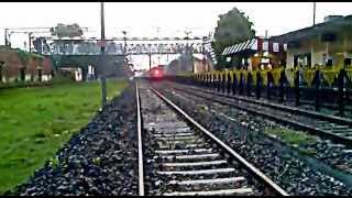 preview picture of video '12393 LHB Sampoornkranti Exp roaring at 110km/h with WAP4 CNB'