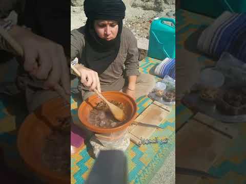 The Cooking Khan - Cooking Berber Lamb with Dates Tajine / Tagine in the Desert