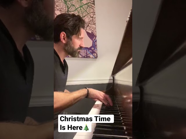 Vídeo relacionado con A Charlie Brown Christmas Piano +CD (Easy Piano CD Play-Along): Easy Piano CD Play-Along Volume 29