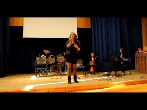 Rebecca Ferguson glitter and gold by Greta