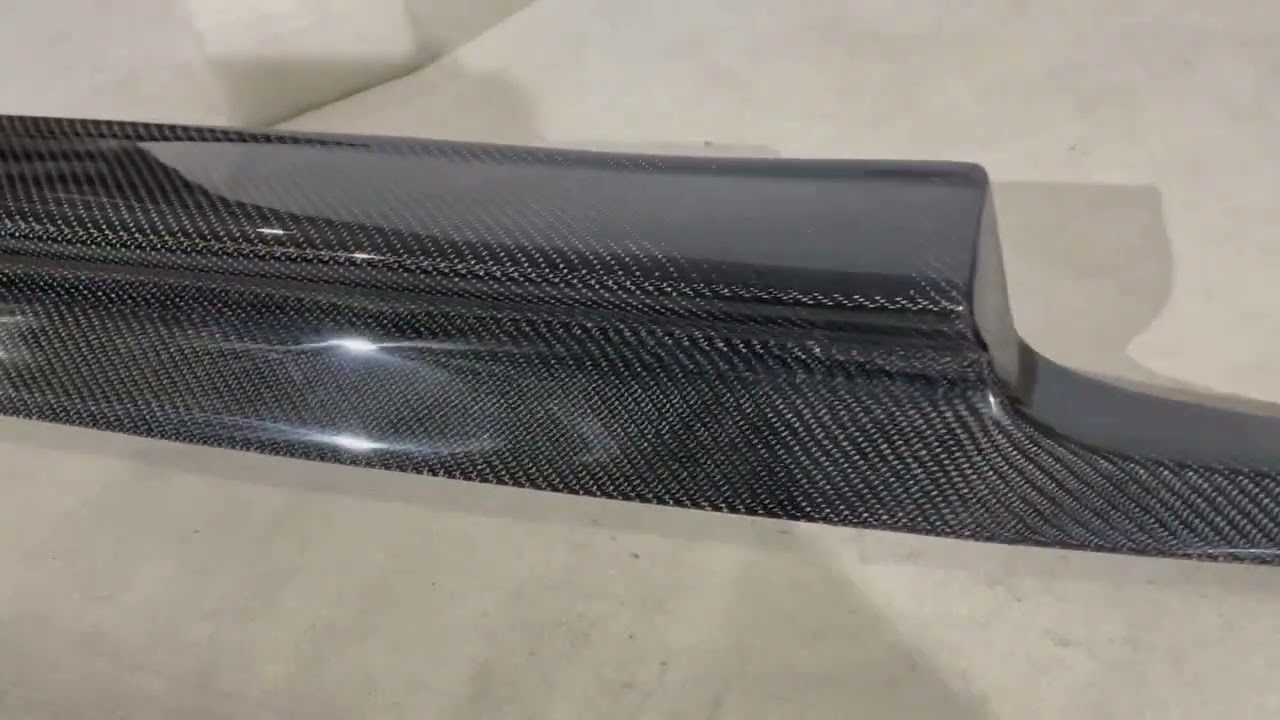 Mercedes E-class W212 2009–2016 Difuzor zadnjega odbijača (za Base SD 2010-2013, karbon) Video 1