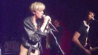Five O&#39;Clock Heroes w. Agyness Deyn - Skin Deep (live)