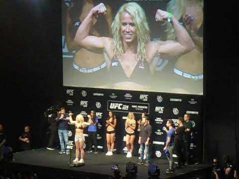 Mackenzie Dern x Amanda Cooper (pesagem)