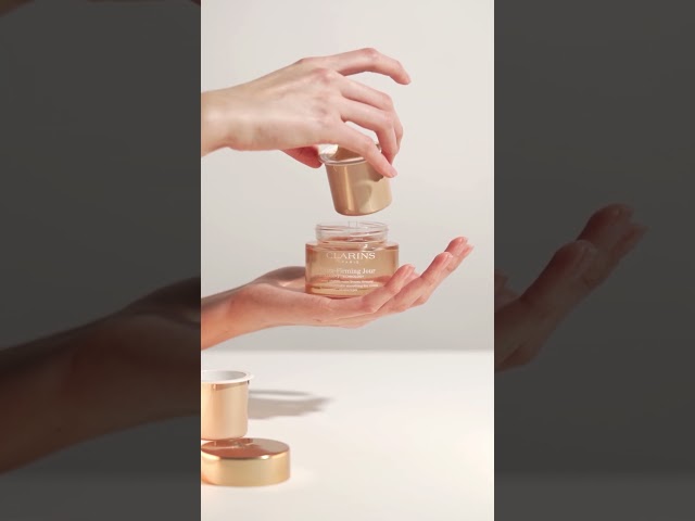 Vídeo relacionado con Clarins Coffret Programme Double Serum And Extra-firming