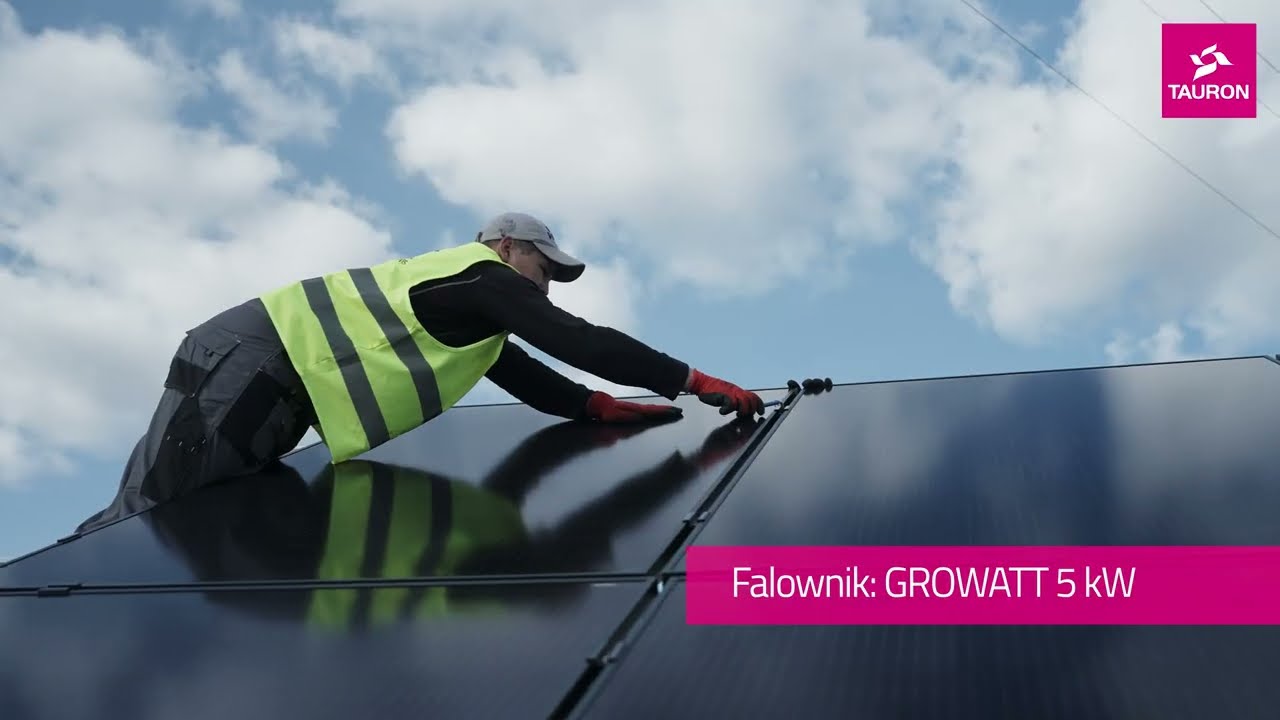 TAURON: jak przebiega montaż fotowoltaiki na gruncie