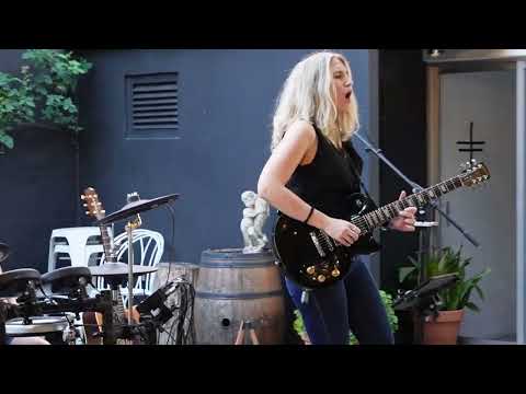 THE SKY IS CRYING - MIREIA VILALTA COVERS BAND