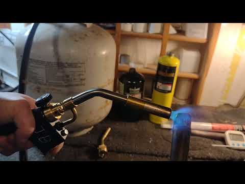 Propane Torch Demo - Regular Torch vs. the Bernzomatic TS8000 to Braze with Brass.
