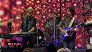 Hall & Oates Dallas, Texas 7/24/2018 Kiss On My List Private eyes