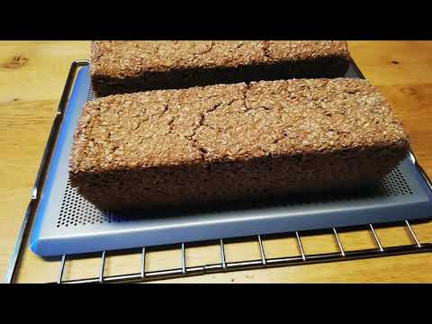 Schwarzbrot, ein Korn an Korn Brot... lecker :-)