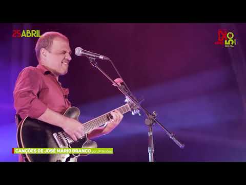 Ao som de músicas de José Mário Branco, na voz de JP Simões, Abril cantado em Sesimbra.
