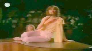 Download lagu I'm in love for the very first time mp3