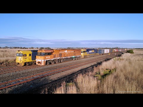 6PM6 Pacific National Container Train Passes Grain Train (18/4/2023) - PoathTV Australian Railways