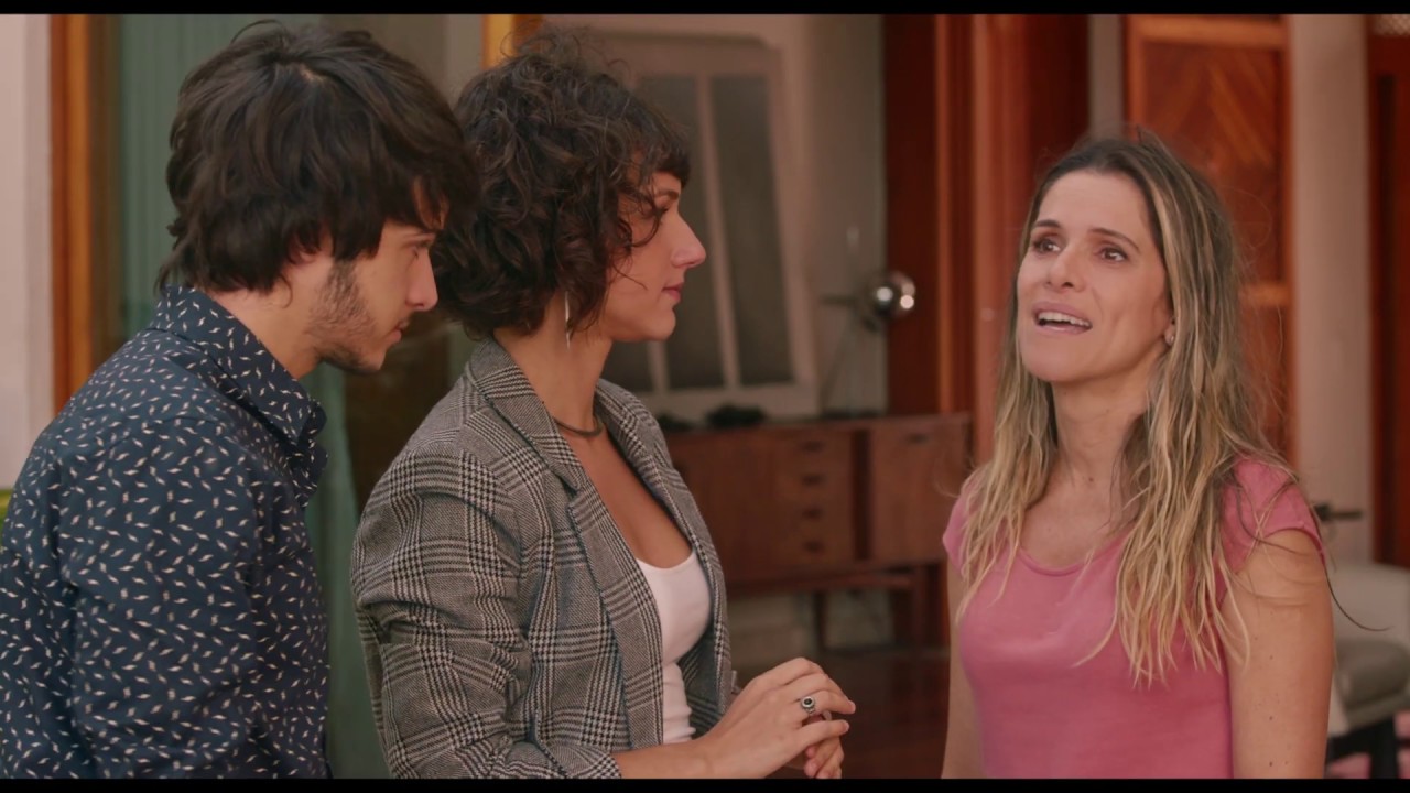 De Pernas Pro Ar 3 | Alice decide voltar a trabalhar