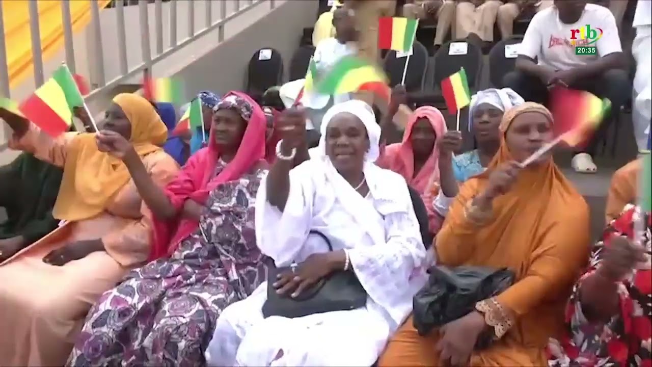 La population malienne mobilisée au Stade Mamadou Konaté rendent hommages aux FAMA