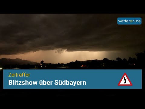 Zeitraffer: Blitzfeuerwerk in Südbayern