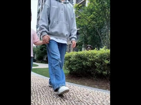 出门遛狗记得牵绳#传递正能量