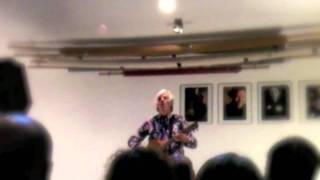 Robyn Hitchcock - She Doesn't Exist