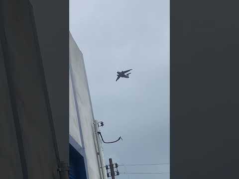 Embraer KC-390 Millenium em passagem baixa (operação de circuito) em Nerópolis-GO. #aviação #kc390