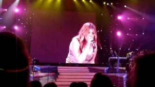Kelly Clarkson and Reba sing Love Revival in Baltimore