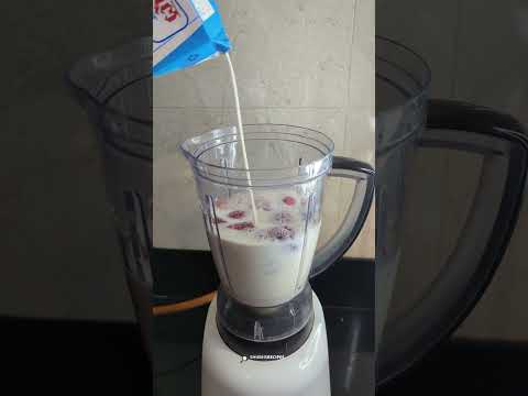 Strawberry Milkshake at Home 🍓🥤 #shorts