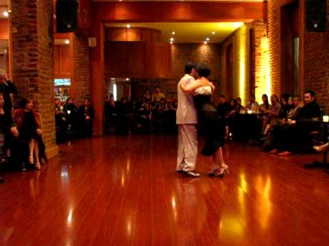  Paulina Cazabon Goméz  and  Alejandro Hermida  are  dancing  to  a  vals