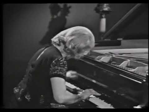 Rosa Sabater plays Mozart - Rondo in D Major, K. 485 (VIDEO, 1972)