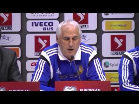 A1 Report - Trajneri armen i trembet shkarkimit nëse humbet: De Biasi është ‘vrasës’