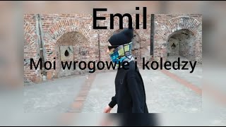Kadr z teledysku Moi wrogowie i koledzy tekst piosenki Emil