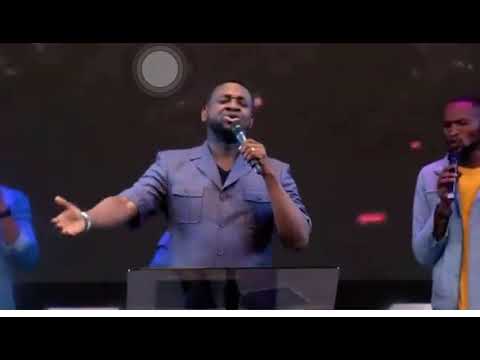 Pasteur Athoms mbuma medley Yaweh yonde mobikisi et Nous venons à Toi .