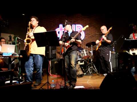 Amazing killer sax - Paul Hanson - Cirque du soleil ZED musicians