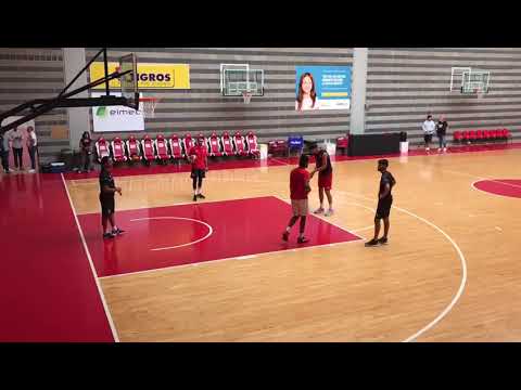 Basket, Virginio e Woldetensae dalla lunetta nel primo allenamento a porte aperte di Varese