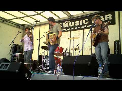 Faustus - Next Stop:Grimsby/The Three Rascals/Aunt Crisps (live at Leigh Folk Festival 28.06.09)