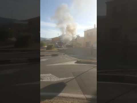 Auto prende fuoco a Portoferraio