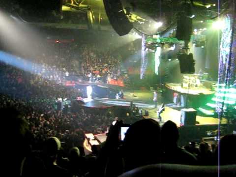 Guns N' Roses - It's So Easy, Halifax Metro Center - February 4th, 2010