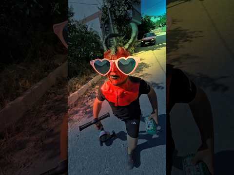 Kedi var arabanın altında#shortsvideo #sorts